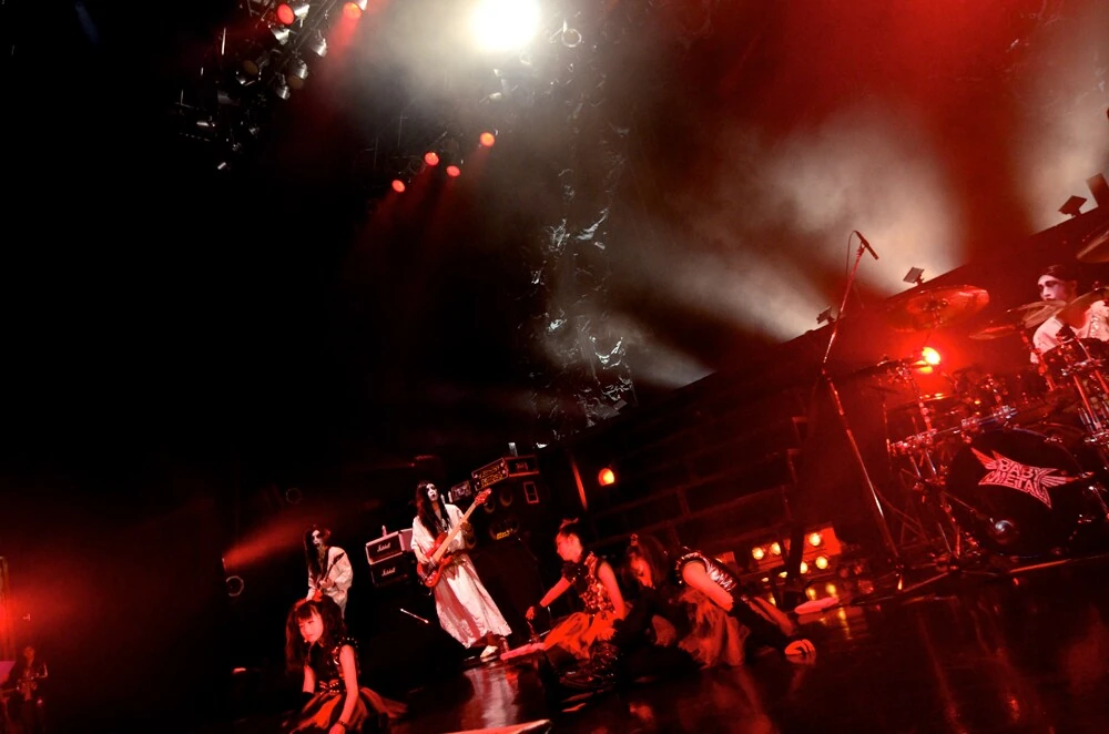 BABYMETAL collapsed after Headbanger, w/ Kami Band